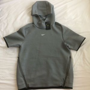 NIKE TEAM SHORT SLEEVE TRAVEL HOODIE